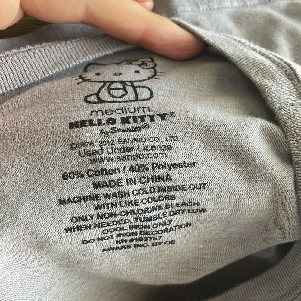 Hello Kitty Gray shirt - Picture 5 of 5